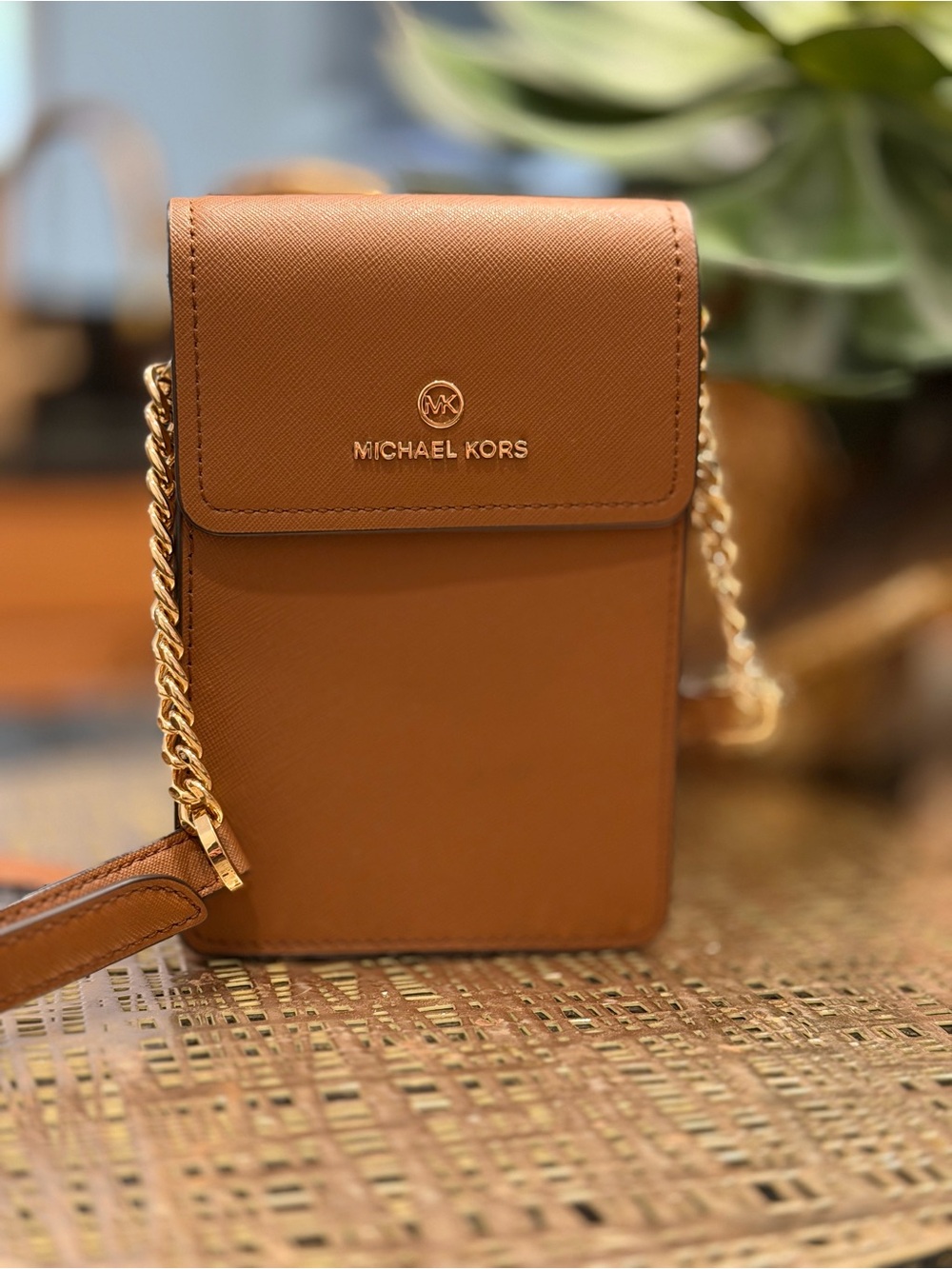 Jet Set Charm Small Saffiano Leather Smartphone Crossbody Bag